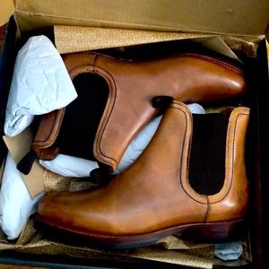 Frye Men’s, Sawyer Chelsea Cognac Boots, size 9